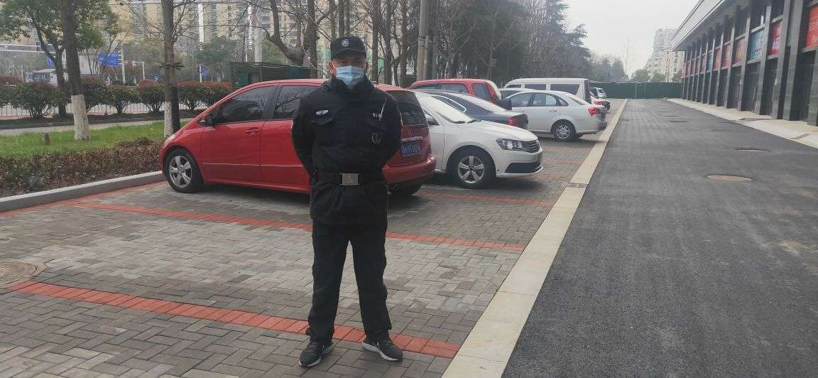 售楼处保安.jpg